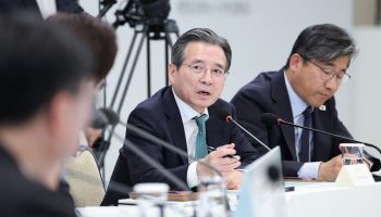 김용범 靑정책실장, ETF '폐지' 선 긋고 부동산은 '단기 공급'