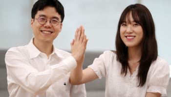 "거짓말쟁이 AI  꼼짝마"…'AI 답변 검증' 해법 찾은 KB국민은행과 티냅스