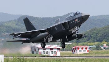 KF-21 체계개발 마침표…인니 변수 넘어 첫 수출 노린다