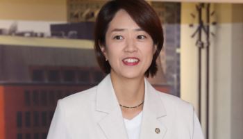고민정 "文이라면 때려도 참았을 것..정청래 무게 견뎌야"