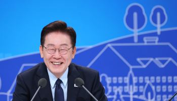 李 대통령 “중산층 공공임대 늘리고 신규 택지도 더 찾겠다”