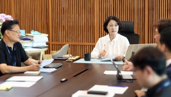 경기미래투자공사 속도 올리는 추미애 "10월초까지 MOU 체결하라"