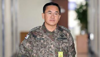  특검, '내란 가담' 여인형·이진우 전 사령관 징역 30년 구형