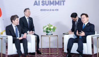 샘 올트먼 "韓 AI인프라, 세계 AI도약 핵심"…李대통령 만나 협력 강화