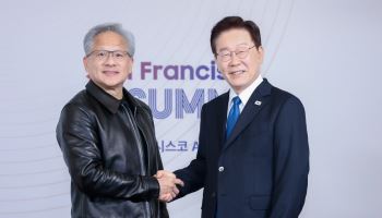 젠슨 황 "한국, 李대통령 지도력 아래 AI 인프라 놀라운 성과"