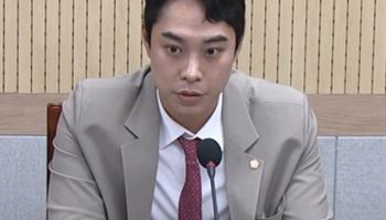 '女중생 성매매 혐의' 최영중 전 청주시의원, 경찰 2차 조사