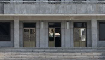 北, JSA 판문각 건물에 가림막 설치…보수공사 추정