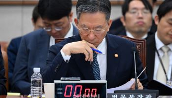 사의 확고히 한 정성호…외면하는 靑, 왜 