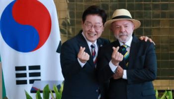 팔짱 끼고 입장해 손하트로 마무리…李·룰라, 서로의 삶에 ‘공감’