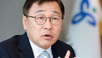 "학생 줄었으니 예산 깎자고? 돌봄·AI교육 등 학교 역할 더 커져"