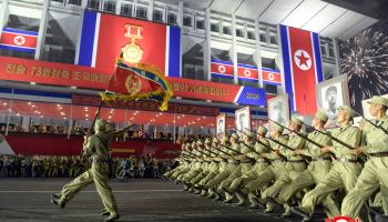 北, 전승절 맞춰 '약식 열병식'…中 노래 틀며 "친선 불멸"