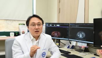 "생명 품을 자궁 지킨다"…저수가에도 멈추지 않는 메스"