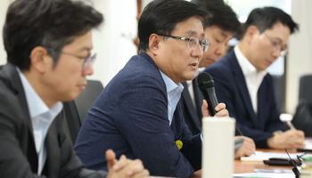 'DC 산업 컨트롤타워' 띄운다…김성환 "정부 산하 위원회 신설 검토"