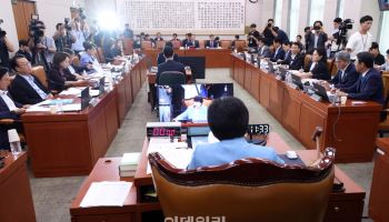‘보완수사권 폐지’ 형소법 법사위 통과...野, 필리버스터 예고