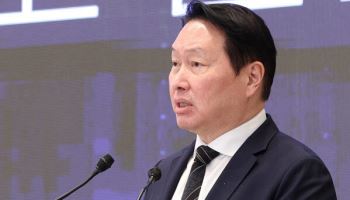 "샀다 팔았다 하지 마라"던 최태원, 본인은 처음으로 샀다