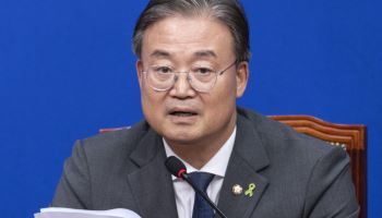 與 "전당대회서 '당대표 최종면접' 진행…강령에 '빛의 혁명' 추가"