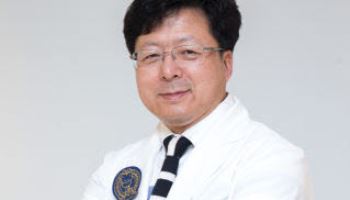  늦은 밤, 스마트폰 불빛이 아이의 성장을 방해한다