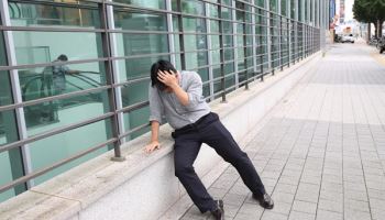 "더위 때문인 줄 알았는데" ... 여름철 어지럼증, 뇌경색 신호일 수도