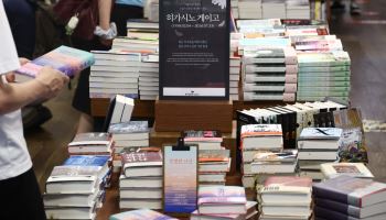 서점가도, 독자도 "고마웠습니다"…히가시노 게이고 추모 물결