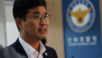이원택 전북지사, 허위사실 공표 혐의 경찰 출석…"무혐의 밝혀질 것"
