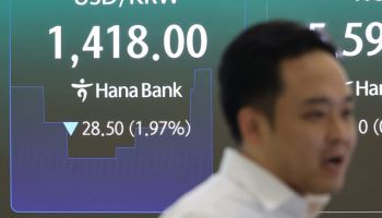 1410원대까지 떨어진 환율…8월 하락세 이어갈까