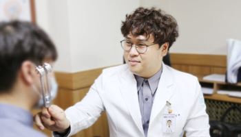 아찔한 어지럼증, 이석증 진단과 치료에서 중요한 ‘안진’