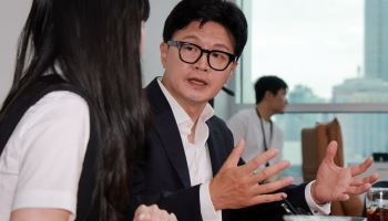 "지옥문 열렸다"...한동훈, '돌려차기' 피해자 또 만난다