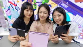 KT, 갤럭시 Z 폴드8·울트라·플립8 사전개통 시작…예약 절반 이상 '폴드8'