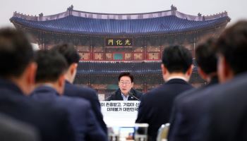 李대통령 “청년 일자리 확대 위해 기존 틀 뛰어넘는 혁신 대책 마련해야”