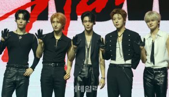 나우즈 "샐러드만 먹으며 다이어트…'제로 섹시' 보여드릴게요"(종합)