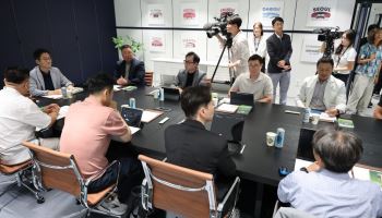 더위에 멈춰선 프로야구, 10일까지 중단키로...경기 시작도 늦춘다