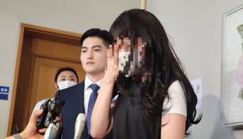 돌려차기 피해자, ‘형소법 안 읽었다’는 李에 “나도 읽었는데” 분통