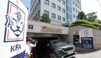 '홍명보 감독 선임 의혹' 대한축구협회 11시간 압수수색…업무방해 혐의