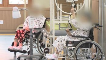 요양시설 임종 돌봄 확대에도…노인 절반은 병원서 생 마감