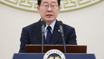 李대통령 지지율 43.3%…취임 후 최저[리얼미터]