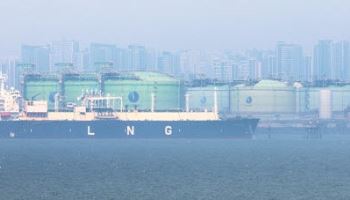 OPEC 떠난 UAE, 증산 승부수…가스에 80억달러 더 쏟는다