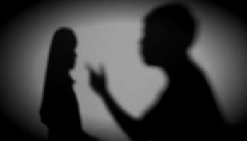 "변태XX 죽고 싶냐" 성추행 삼촌에 부엌칼 든 조카…法 "무죄"