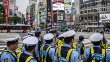 "눈꺼풀 강제로 벌려!"…日경찰, 용의자 스마트폰 푸는 법 논란