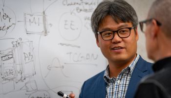 "코딩 몰라도 AI 도구 뚝딱"…과장도 주무관도 '개발자'로 변신