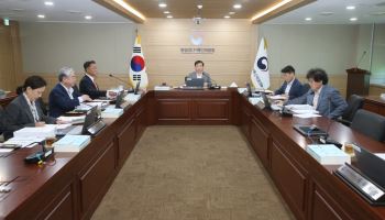 방미통위, 3년 끈 구글·애플 '앱마켓 갑질'  규제안 상정...회의 속행