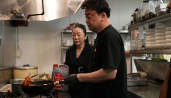 백종원, 美 현지 식당까지 찾았다…TBK 소스 글로벌 공략 속도