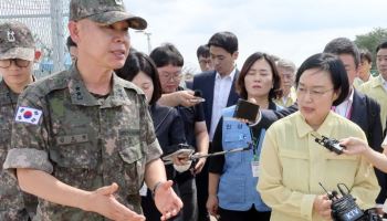 한 총리, 무안 여객기참사 현장 찾아 “죄송하고 마음 무겁다…국가 책임감 느껴”