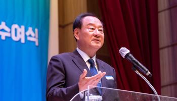 유동균 마포구청장, 세계청소년의 날 표창장 수여 [동네방네]
