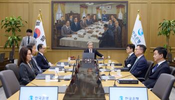 한은 대학생 모의 금통위 ‘8월 인상’ 몰표…진짜 금통위도 백투백?