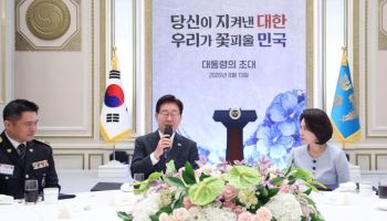李대통령 유공자 기린 날…이진숙, 5·18 논란 재점화