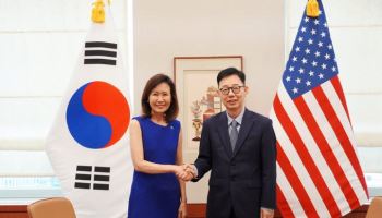 스틸 美대사, 외교1차관 만나…"한미동맹 강화 생산적 논의"
