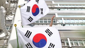 광복절에도 '중국산 태극기'…단돈 100원짜리가 삼켰다