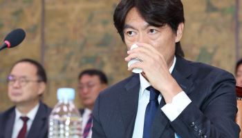 홍명보 "감독 선임 관련 정몽규 회장과 연락한 적 없다"…의혹 부인