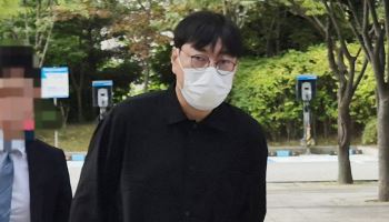 '도박·음주운전' 개그맨 이진호, 목발 짚고 공판 출석…檢 징역 2년 구형