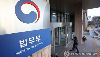 법무부, ‘이화영 재판 집단퇴정’ 수원지검 검사들 징계 청구